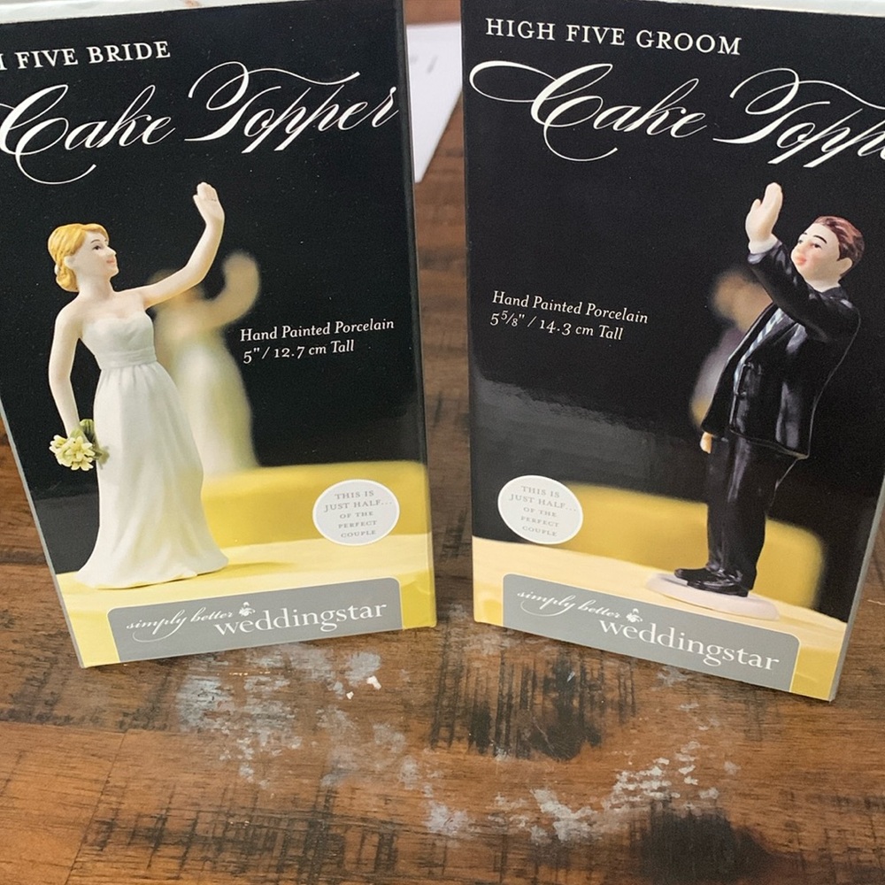Cake topper bride and groom high five Weddingstar